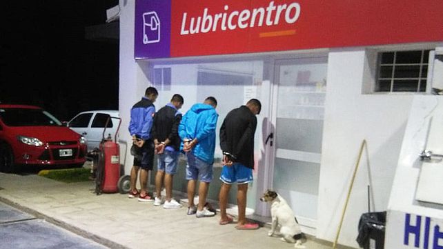 Hinchas de Belgrano de Córdoba fueron detenidos por robar cerveza y papas fritas