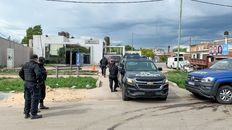 Esta sábado se llevó adelane un amplio operativo policial tendiente a desarticular las bandas que operan en barrio Godoy. Esta sábado se llevó adelane un amplio operativo policial tendiente a desarticular las bandas que operan en barrio Godoy.
