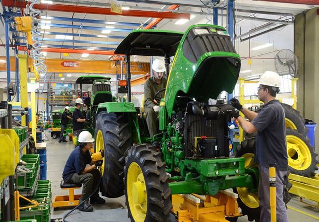 Mano de obra. Las empresas ubicadas en Las Parejas son 144 y generan en la zona más de 2.450 puestos de trabajo.