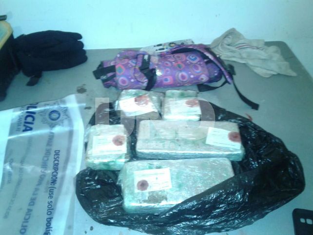 En la mochila. En su interior estaba el material estupefaciente.&nbsp;