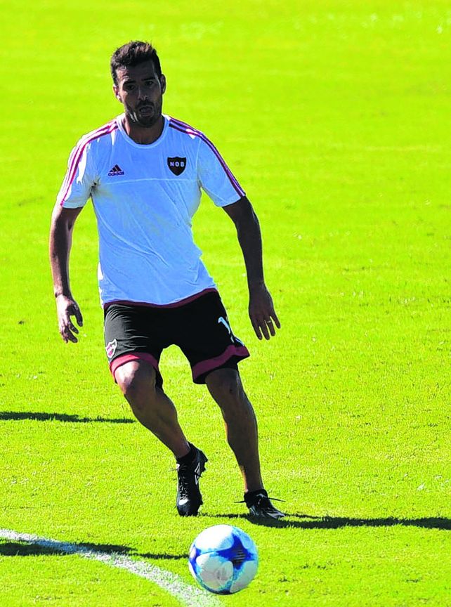 El volante Jacobo Mansilla llegado de Olimpo aporta equilibrio táctico.