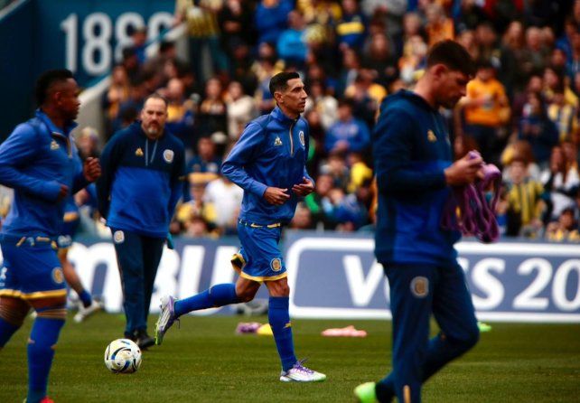 Di María en casa. Ángel realiza la entrada en calor antes del partido con Godoy Cruz.