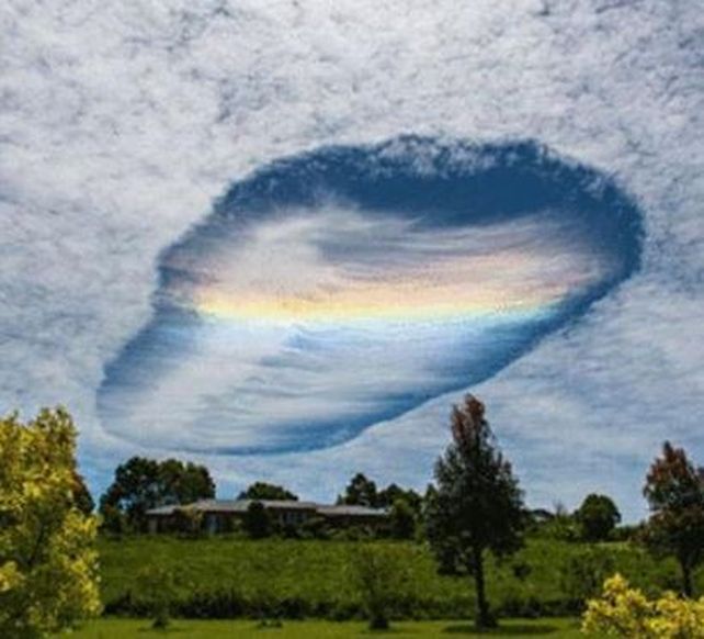 Este fenómeno meteorológico se conoce con el nombre de skypunch o agujero fallstreak.