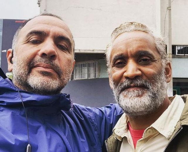 Caetano junto a Diego Alongo, exactor de "Okupas", “Maradona, sueño bendito” y “La Leona”.