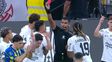 La roja de Herrera a Raniele, el volante de Corinthians. Central quedaba con uno más, por el VAR.