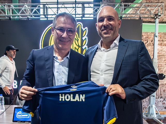 Holan fue presentado como DT de Central por el presidente Gonzalo Belloso, en la Sede Fundacional.