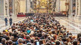 La Basílica de San Pedro estará abierta hasta las 19. A las 18 se restringirá el acceso y quedarán quienes ya hayan ingresado a despedir al Papa Francisco.