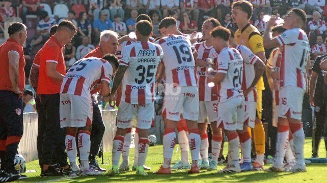 El plantel de Unión y su DT Leonardo Madelón deben dar la talla y volver al triunfo. El plantel de Unión y su DT Leonardo Madelón deben dar la talla y volver al triunfo.