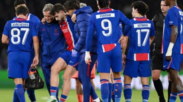 Preocupación en PSG tras el golpe ante Barcelona que dejó a Kvaratskhelia lesionado
