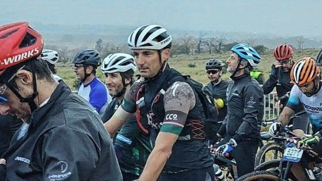 Scaloni y su cuerpo técnico participaron de una carrera de Mountain Bike en Córdoba