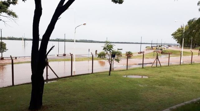 La costanera de Concordia otra vez bajo el agua