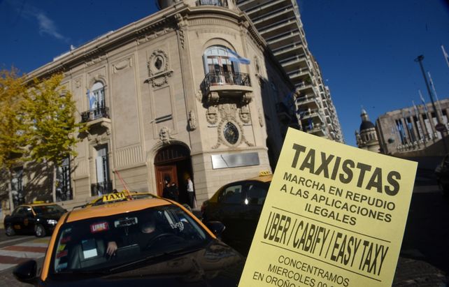 Los taxistas mostraron un marcado repudio a la posibilidad de que las aplicaciones como Cabify o Uber desembarquen en Rosario.