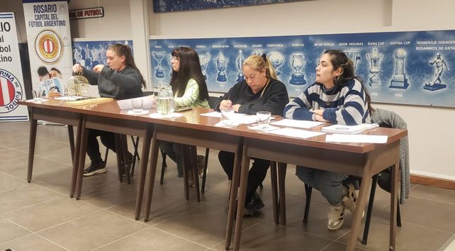 Fútbol Femenino. También se realizaron los sorteos en las zonas Campeonato y Permanencia de primera A y B.