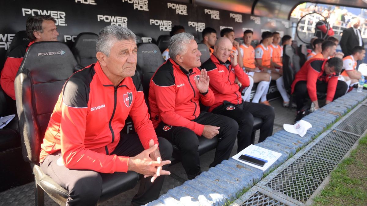 Roberto Sensini se bajó de la lista de técnicos candidatos a dirigir a ...