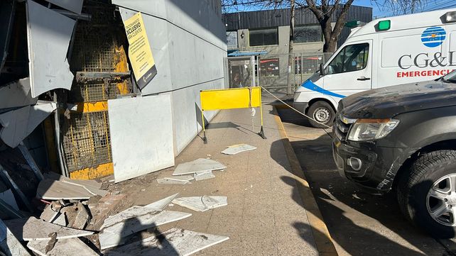 Solo daños materiales. Una camioneta chocó contra el frente del supermercado La Gallega. No hubo heridos.&nbsp;