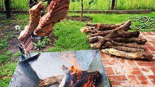 El fogonero, el nuevo elemento estrella para cocinar carnes asadas
