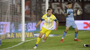 Marco Ruben celebra su primer gol en La Fortaleza.