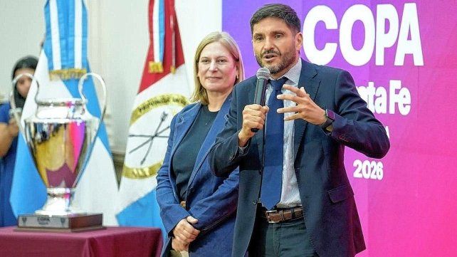 El gobernador Pullaro lanzó la Copa Santa Fe en la ciudad de Rosario.