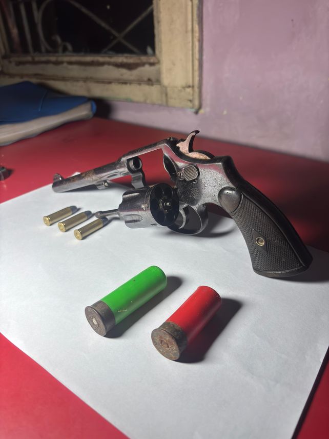Se allanó una vivienda en Concordia y se detuvo a un joven de 18 años. Se secuestró un revolver calibre .38&nbsp;