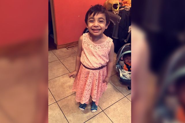 Una mamá le compró un vestido rosa a su hijito y lo compartió en su cuenta de Facebook.