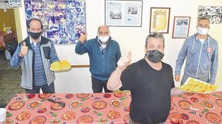 Amigos que le buscaron la vuelta a  la cuarentena para volver a sentirse juntos