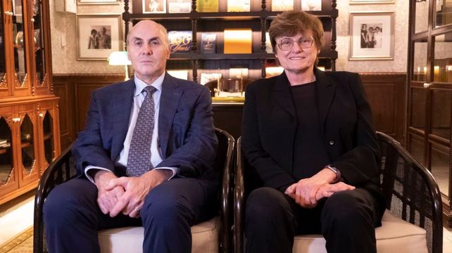 La bioquímica húngara Katalin Karikó y el investigador estadounidense Drew Weissman ganaron este lunes el Premio Nobel de Medicina por sus aportes para desarrolla la vacuna contra el Covid.&nbsp;