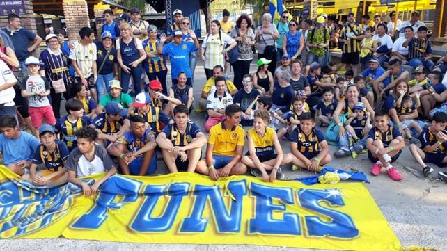 Los hinchas canallas de la filial de la vecina localidad.