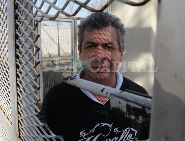 Tras las rejas. Zacarías en la alcaidía de Jefatura. Dice que puede demostrar cómo hizo todo lo que tiene. (foto: José Enrique Granata)