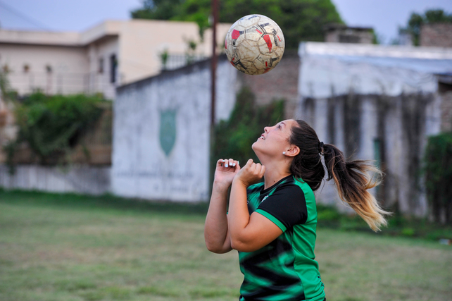 La Asociación Rosarina de Futbol lanzó oficialmente los torneos femeninos en 2017 con doce equipos, el año siguiente fueron 20.
