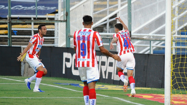 El técnico de Unión Juan Manuel Azconzábal le está dando chances a los juveniles que responden como González con el gol ante Central.