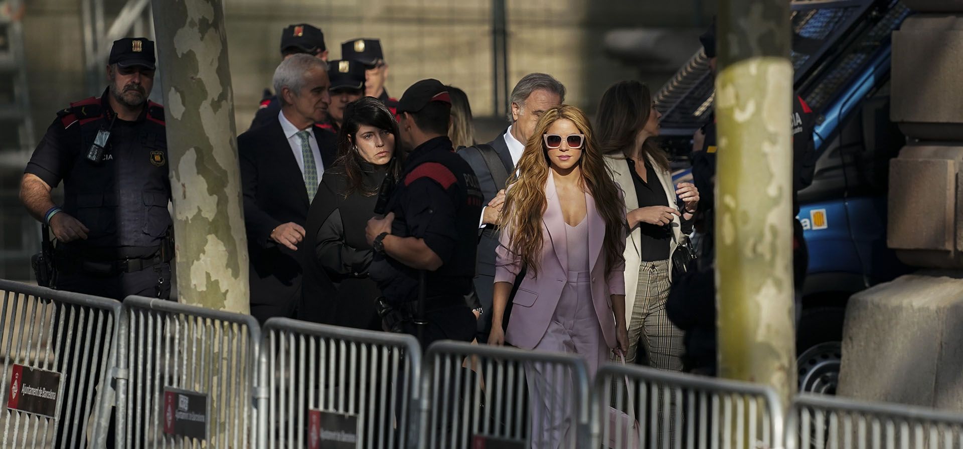 La cantante Shakira sale de la corte con sus abogados después de llegar a un acuerdo con las autoridades fiscales antes de su juicio por presunto fraude fiscal, Barcelona, España. Fotografía: David Oller/Europa Press Entertainment/Getty Images La cantante Shakira sale de la corte con sus abogados después de llegar a un acuerdo con las autoridades fiscales antes de su juicio por presunto fraude fiscal, Barcelona, España. Fotografía: David Oller/Europa Press Entertainment/Getty Images