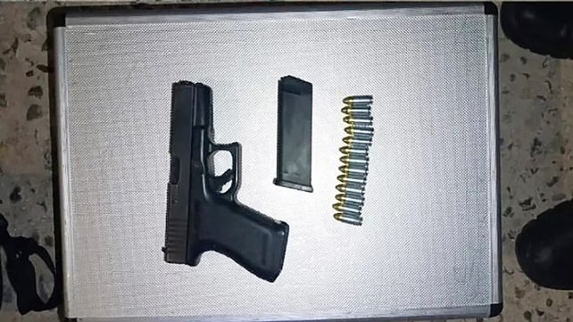 Detuvieron a un hombre en actitud sospechosa que huyó de un control. Le encontraron un arma y balas&nbsp;