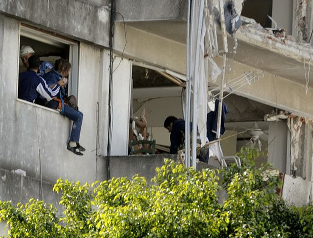 Impactantes imágenes de la terrible explosión del edificio en Rosario