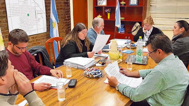 En el concejo. Se presentó la iniciativa para que la distancia de exclusión total de aspersión sea de 500 metros.