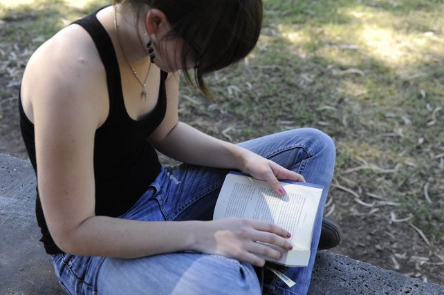 Dedicar tiempo a la lectura prolonga la esperanza de vida, asegura un estudio científico