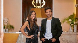 Chino Leunis y Pampita Ardohain conducen el reality El Hotel de los Famosos del que participan reconocidas figuras. Se podrá ver desde hoy