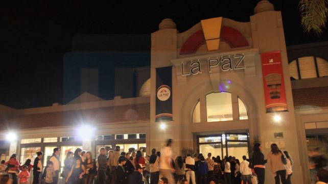Ingresó por una claraboya al shopping La Paz y robó dinero de los jueguitos