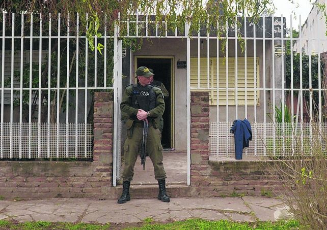 perú al 400 bis. Gendarmería y PDI allanaron ayer una vivienda.