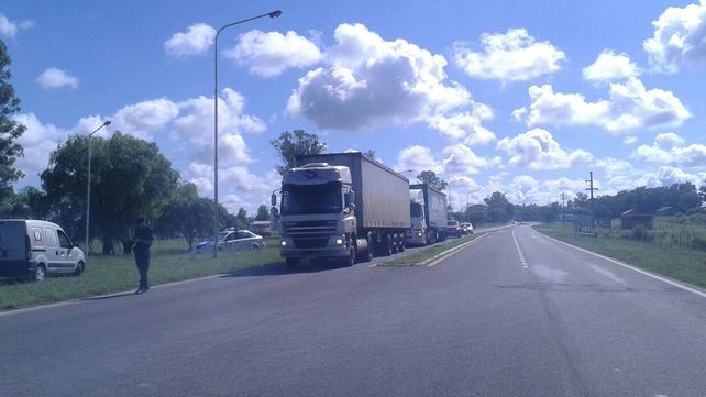 Cortaron ruta 12 para exigir mejoras en el camino que une Curtiembre y Cerrito