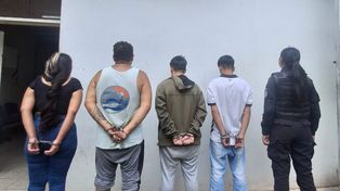 Cinco detenidos al intentar robar un auto estacionado en pleno centro de Rosario