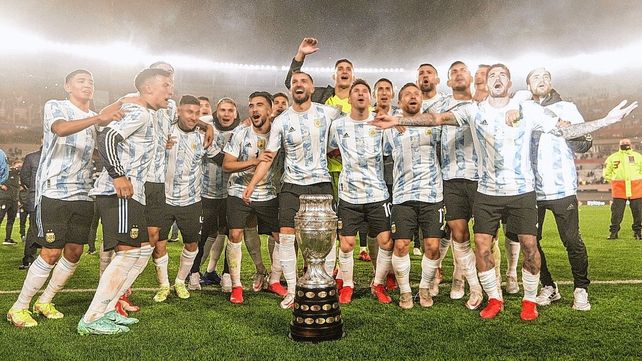 La Argentina dio la vuelta olímpica postergada ante su gente