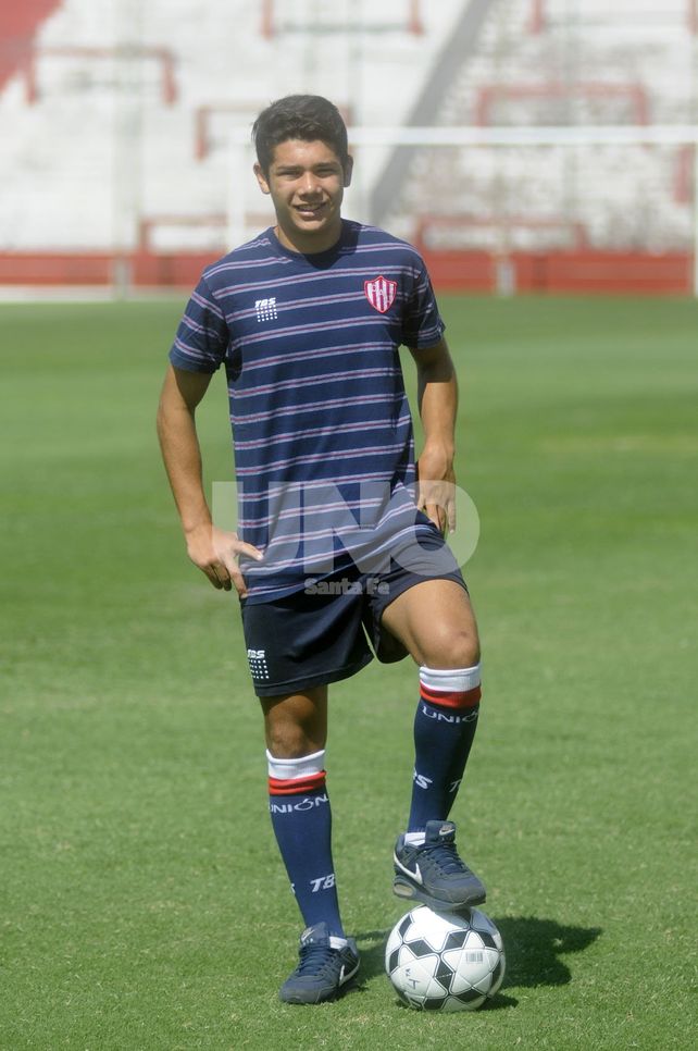 Diego Esquivel es enganche y jugará en 7ª de AFA.