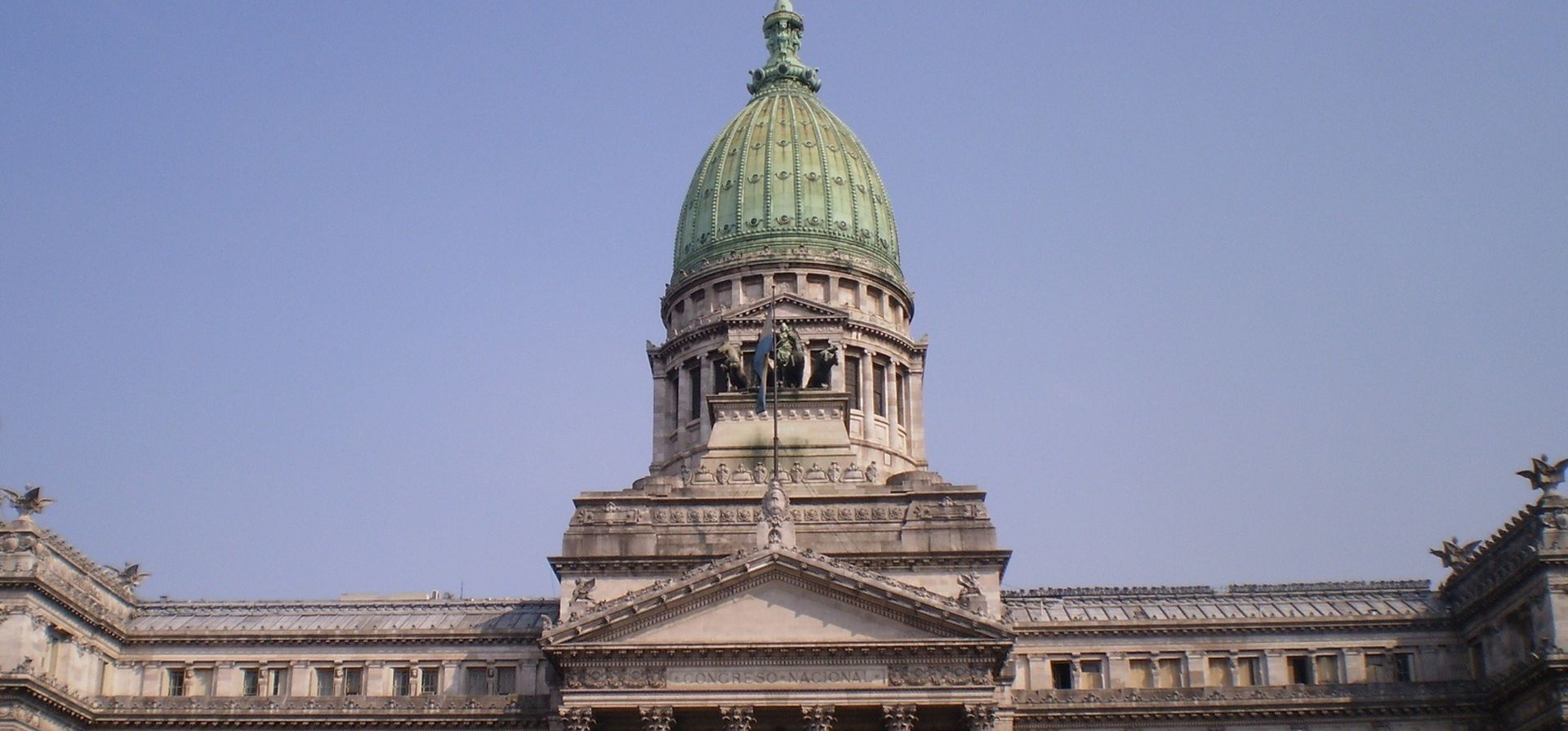 Dilema político y tensa espera en el Congreso por el memorándum con el FMI