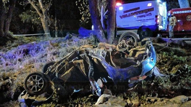 Brutal choque en Bajada Grande, dejó tres jóvenes muertos