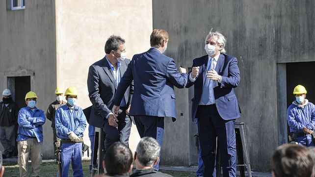 Bordet firmó un convenio por viviendas con el Presidente