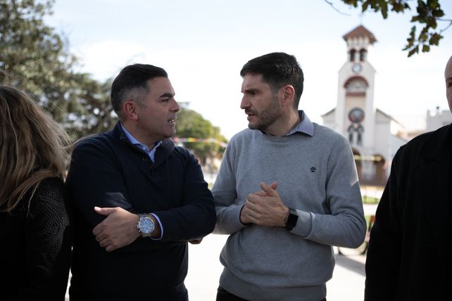 El candidato a senador por el departamento San Lorenzo junto a Maximiliano Pullaro.