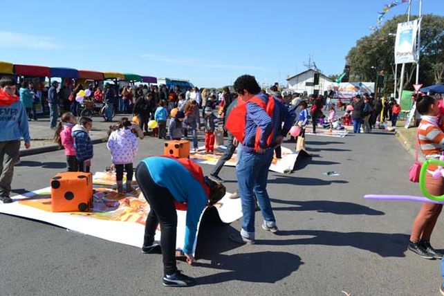 El festejo por el Día de las Niñas y los Niños congregó a cientos de chicos en el Puerto Nuevo