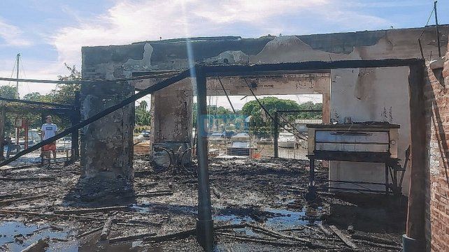 Videos: Se incendió un quincho en el club Náutico de Paraná
