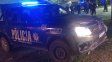 Patrullero que iba a un procedimiento chocó contra un auto y terminó incrustado en una vivienda en barrio Villa Setúbal