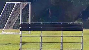 Un chico de 14 años está grave tras caerle un arco de fútbol en la cabeza